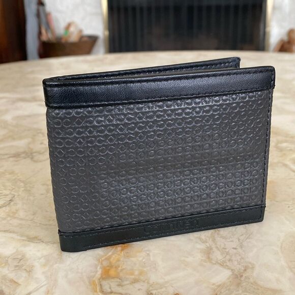 NWOT Calvin Klein Leather Compact RFID Protection Bifold Wallet - Picture 1 of 9